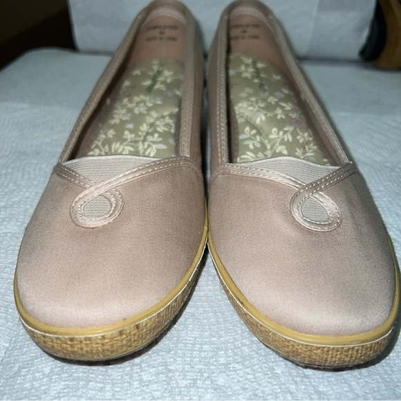 Grasshoppers Women's Size 9M- Beige/Tan Ortholite Shoes Wedge Heel Slip On - Picture 3 of 11